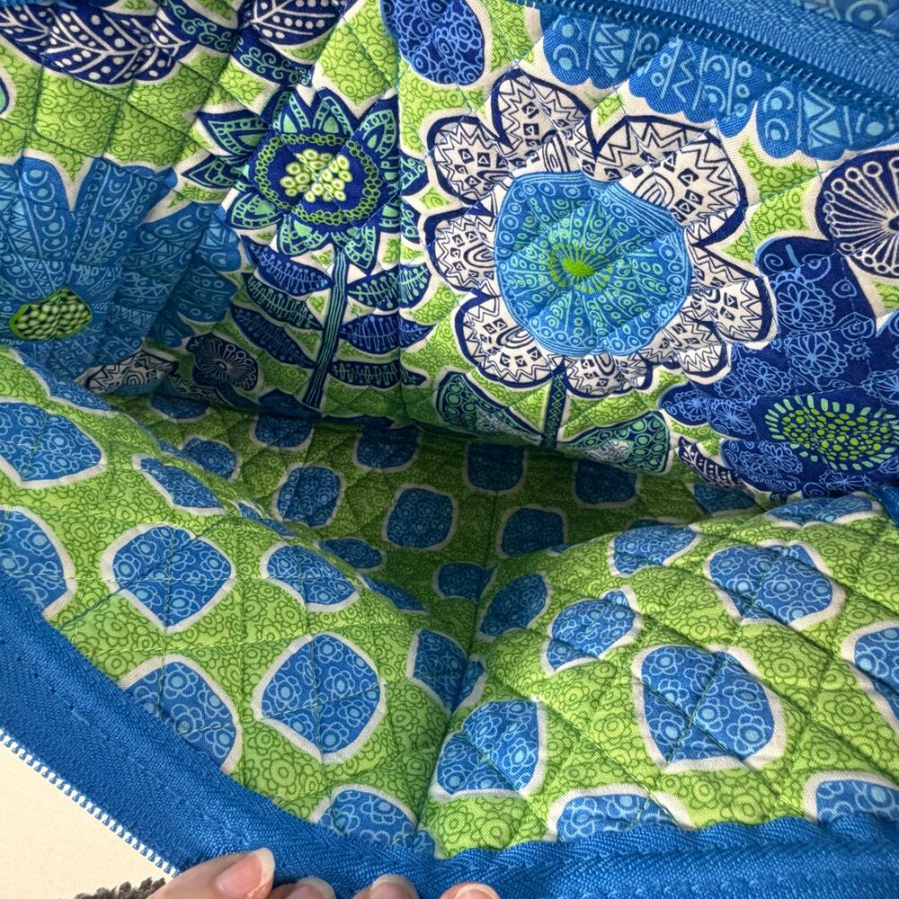 Vera Bradley Iconic Grand Weekender Travel Bag Doodle Daisy quilted pattern EUC - Picture 11 of 12